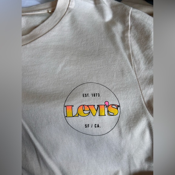Levi’s Pink Tshirt - Picture 3 of 5